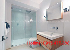 Phòng tắm kính hiện đại tại Bùi Thị Xuân